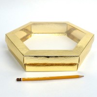 Коробка складная 28,5 х5,5 см с окном  шестиугольная цвет золото 2 части