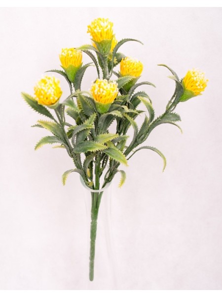 Куст зелени с желтыми цветами 30 см
