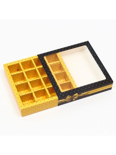 Коробка для конфет 16 шт 17,7 х 17,7 х 3,8 см Золотой бант