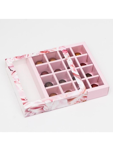 Коробка для конфет 16 шт 17,7 х 17,7 х 3.8 см Пионы нежно розовая