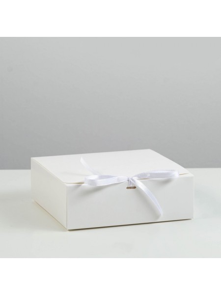 Коробка складная 24 х24 х6 см цвет белый