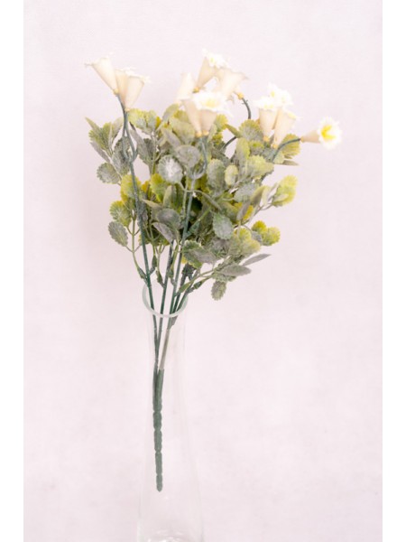 Букет с белыми цветами 33 см